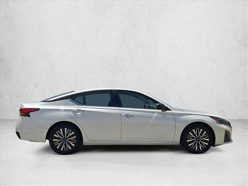 Pearl White Tricoat 2025 Nissan Altima SV FWD