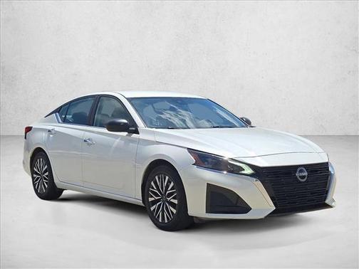 Pearl White Tricoat 2025 Nissan Altima SV FWD