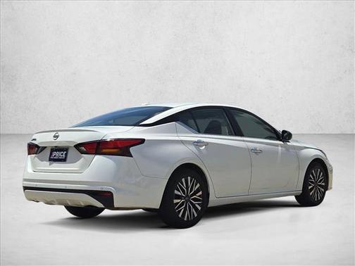 Pearl White Tricoat 2025 Nissan Altima SV FWD
