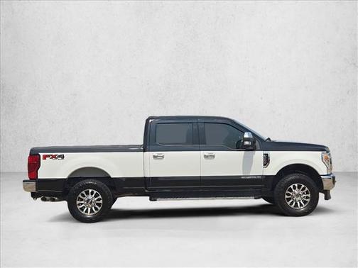 Oxford White 2022 Ford F-250 Lariat