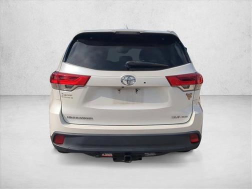 Blizzard Pearl 2017 Toyota Highlander XLE