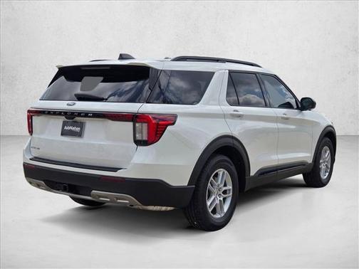 Star White Metallic Tri-Coat 2026 Ford Explorer Active
