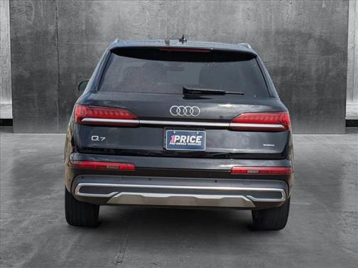 2024 Audi Q7 45 Premium Plus