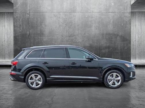 2024 Audi Q7 45 Premium Plus