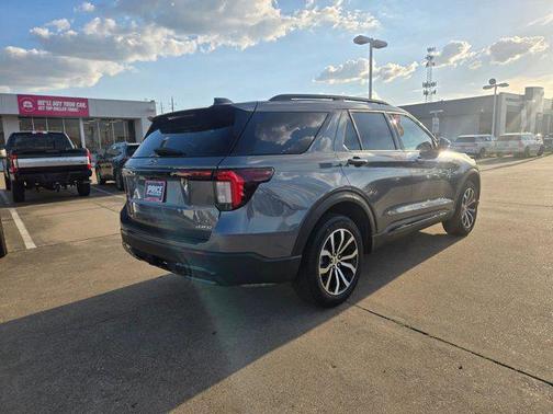 Carbonized Gray Metallic 2025 Ford Explorer ST-Line