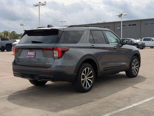 Carbonized Gray Metallic 2025 Ford Explorer ST-Line