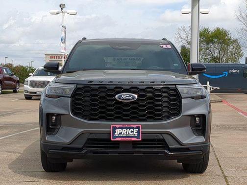 Carbonized Gray Metallic 2025 Ford Explorer ST-Line