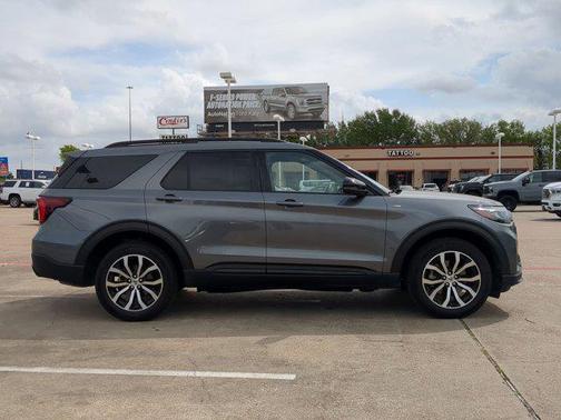 Carbonized Gray Metallic 2025 Ford Explorer ST-Line