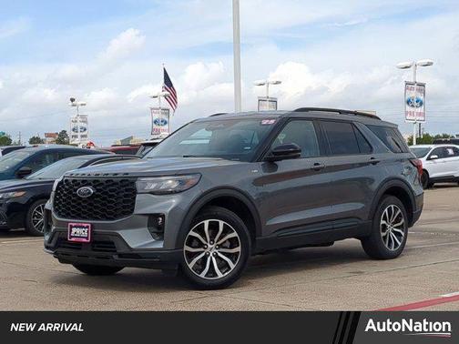 Carbonized Gray Metallic 2025 Ford Explorer ST-Line