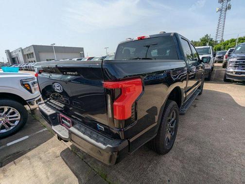 2025 Ford F-150 Lightning Flash