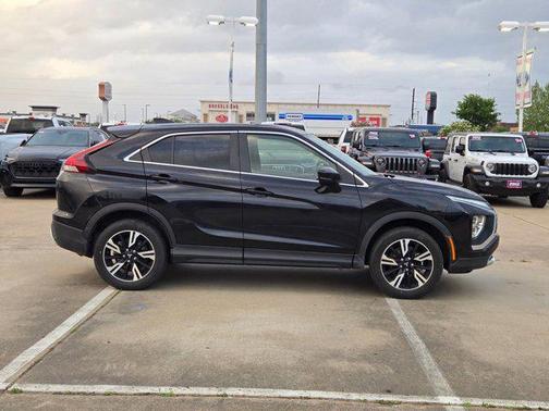 Labrador Black Pearl 2025 Mitsubishi Eclipse Cross SE