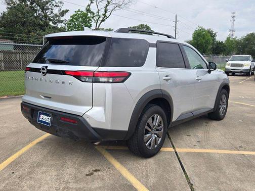 Brilliant Silver Metallic 2025 Nissan Pathfinder SV FWD