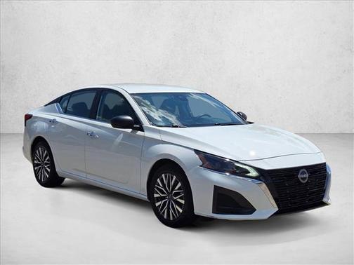 Glacier White 2025 Nissan Altima SV FWD