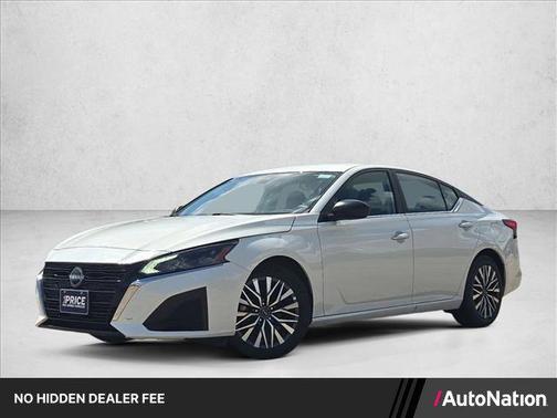 Glacier White 2025 Nissan Altima SV FWD