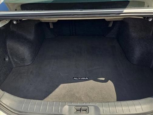 Glacier White 2025 Nissan Altima SV FWD