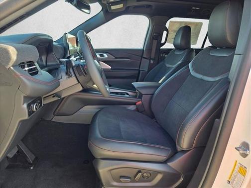 Star White Metallic Tri-Coat 2026 Ford Explorer ST
