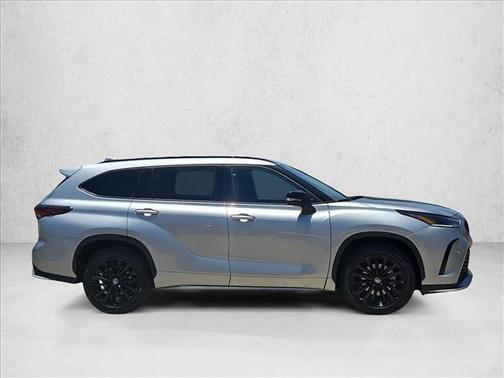 Celestial Silver Metallic 2025 Toyota Highlander XSE