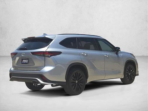 Celestial Silver Metallic 2025 Toyota Highlander XSE
