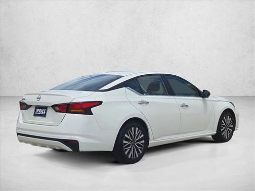 Glacier White 2025 Nissan Altima SV FWD
