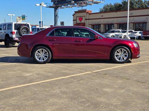 2018 Chrysler 300 Touring