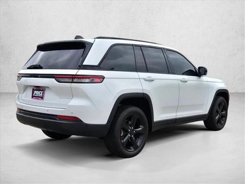 Bright White Clearcoat 2022 Jeep Grand Cherokee Altitude