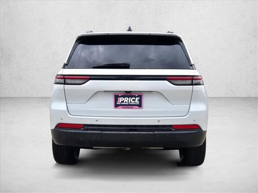 Bright White Clearcoat 2022 Jeep Grand Cherokee Altitude