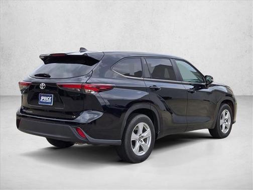 Midnight Black Metallic 2025 Toyota Highlander LE