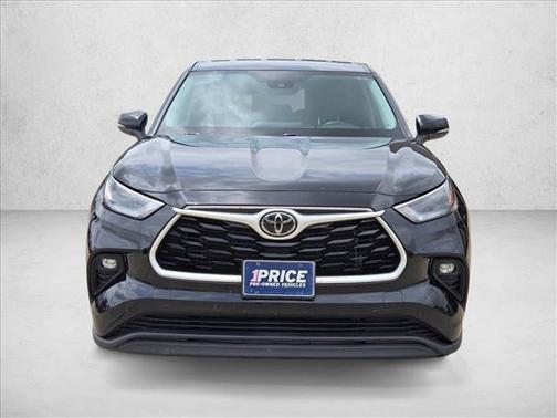 Midnight Black Metallic 2025 Toyota Highlander LE