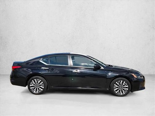 Super Black 2025 Nissan Altima SV FWD