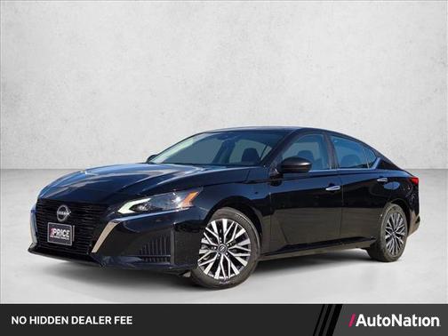 Super Black 2025 Nissan Altima SV FWD