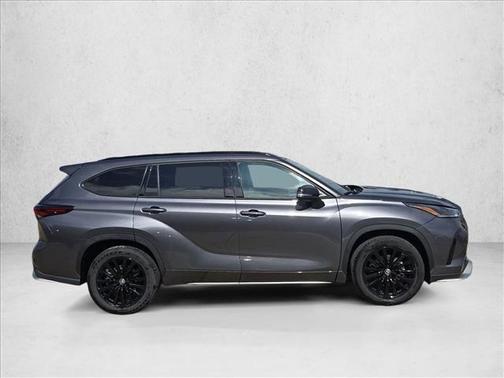 Magnetic Gray Metallic 2025 Toyota Highlander XSE