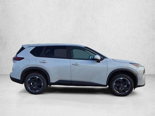Everest White Pearl 2025 Nissan Rogue SV