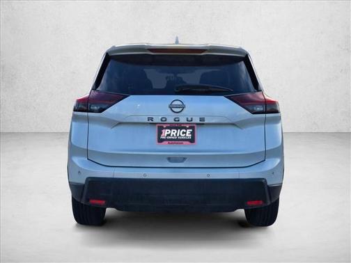 Everest White Pearl 2025 Nissan Rogue SV