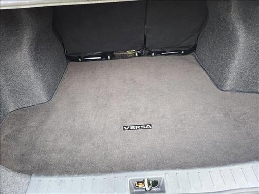 Super Black 2025 Nissan Versa 1.6 SV