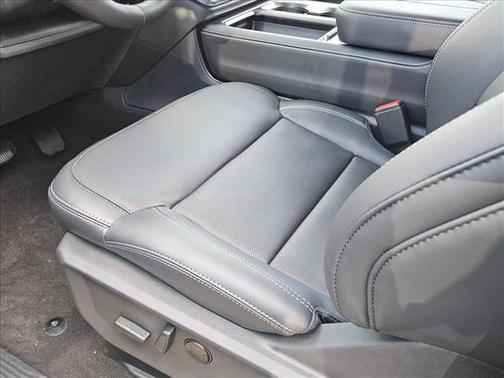 Agate Black Metallic 2027 Ford Expedition Max Platinum