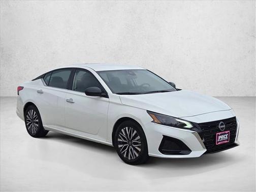 Glacier White 2025 Nissan Altima SV FWD