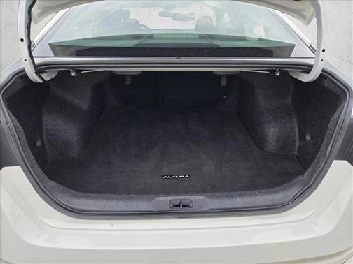 Glacier White 2025 Nissan Altima SV FWD