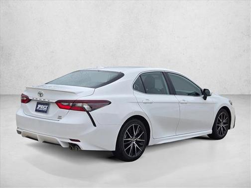 Ice Cap 2024 Toyota Camry SE