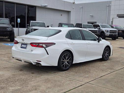 Ice Cap 2024 Toyota Camry SE