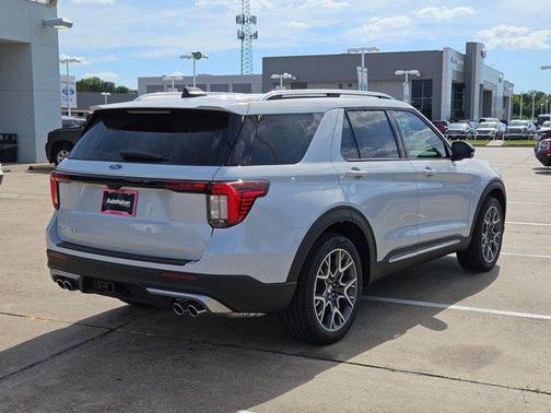 2025 Ford Explorer Platinum