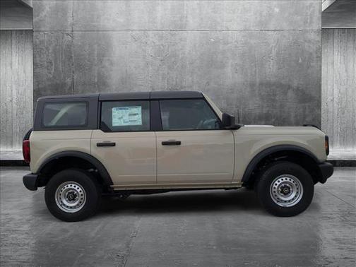 2025 Ford Bronco Base 4 Door 4x4