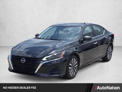 Super Black 2025 Nissan Altima SV FWD
