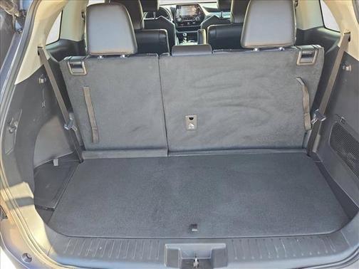 Magnetic Gray Metallic 2021 Toyota Highlander XLE