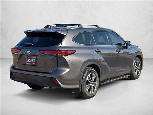 Magnetic Gray Metallic 2021 Toyota Highlander XLE