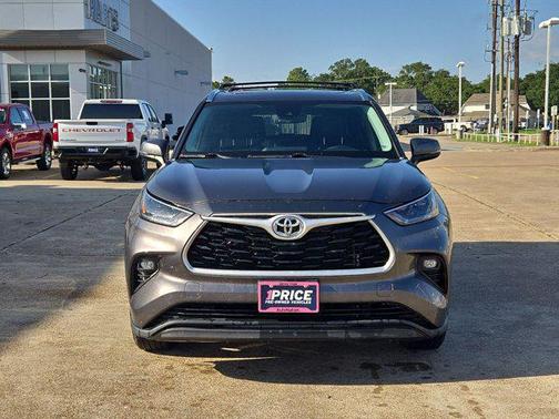 Magnetic Gray Metallic 2021 Toyota Highlander XLE