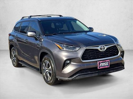 Magnetic Gray Metallic 2021 Toyota Highlander XLE
