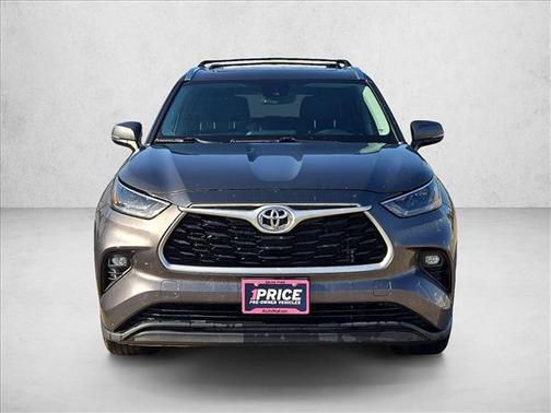 Magnetic Gray Metallic 2021 Toyota Highlander XLE