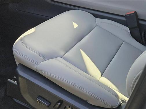 Star White Metallic Tri-Coat 2027 Ford Expedition Active