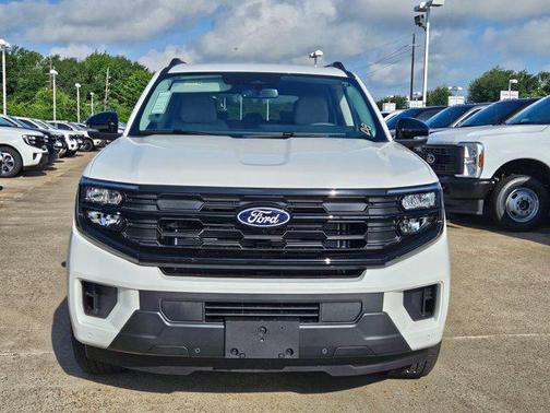 Star White Metallic Tri-Coat 2027 Ford Expedition Active