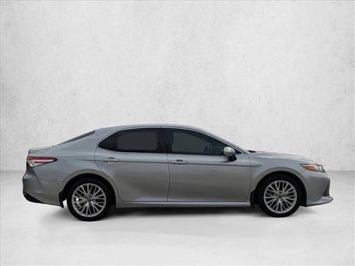 2020 Toyota Camry Hybrid XLE